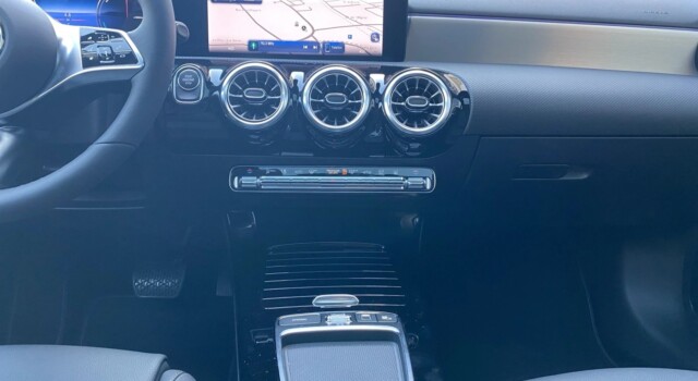 MERCEDES-BENZ A 250 e EQ Star 8G-DCT