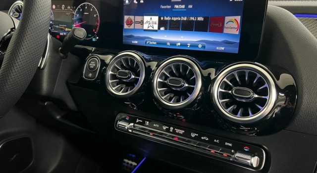 MERCEDES-BENZ GLA 250 4Matic 8G-DCT