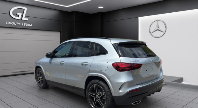 MERCEDES-BENZ GLA 200 Night Star 7G-DCT