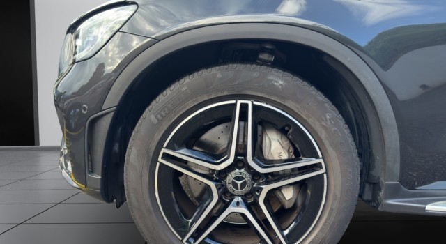 MERCEDES-BENZ GLC 200 AMG Line 4Matic 9G-Tronic