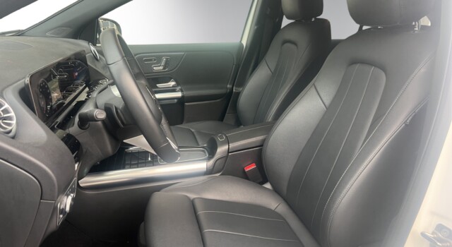 MERCEDES-BENZ GLA 200 7G-DCT