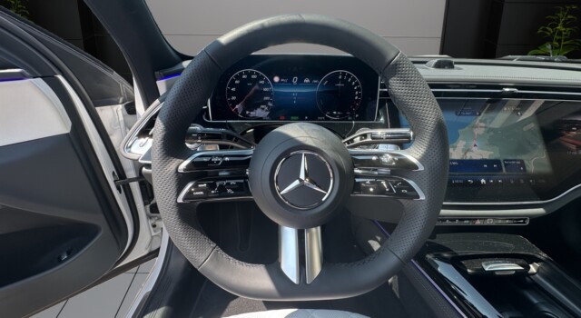 MERCEDES-BENZ E 400 e 4Matic 9G-Tronic