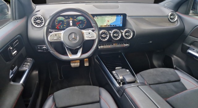 MERCEDES-BENZ GLA 250 AMG Line 4Matic