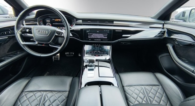 AUDI S8 TFSI quattro