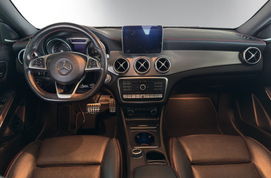 MERCEDES-BENZ GLA 250 AMG Line 4Matic