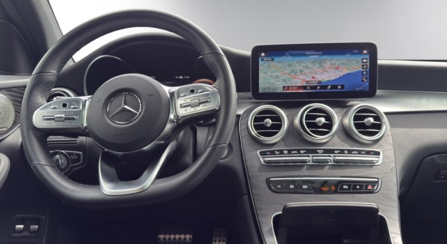 MERCEDES-BENZ GLC 300 e AMG Line 4Matic