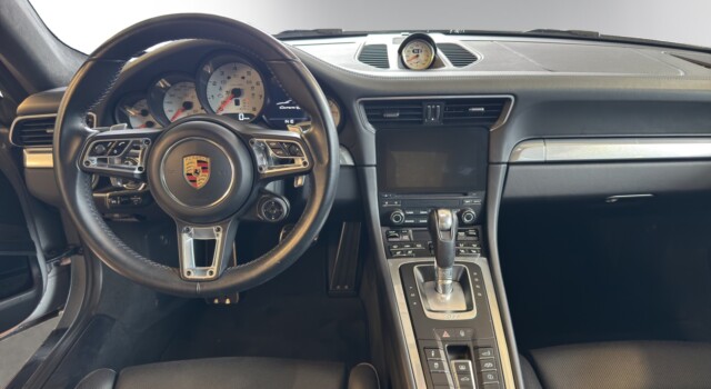 PORSCHE 911 Carrera 4S