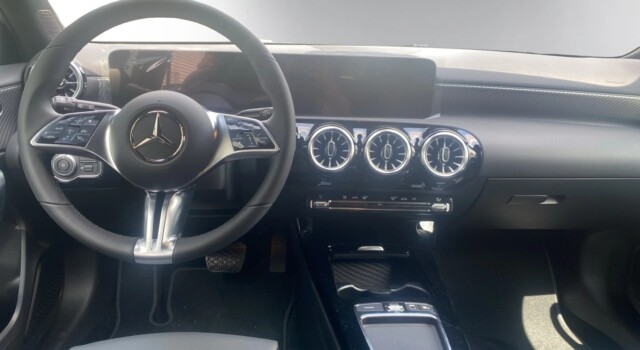 MERCEDES-BENZ A 200 Night Star 7G-DCT