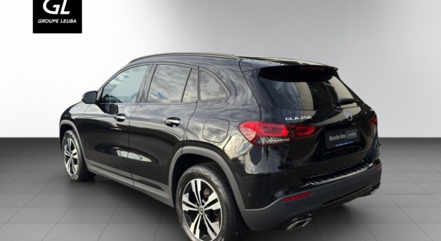 MERCEDES-BENZ GLA 250 Progressive4Matic