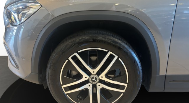 MERCEDES-BENZ GLA 200 Progressive