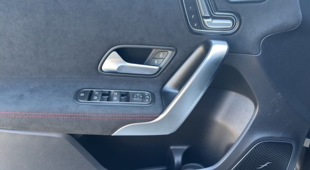 MERCEDES-BENZ A 220 4Matic 8G-DCT