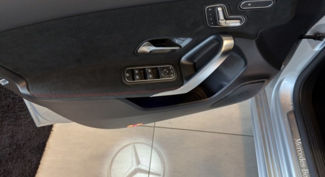 MERCEDES-BENZ A 200 Night Star 7G-DCT
