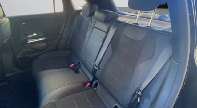 MERCEDES-BENZ EQA 300 4Matic Swiss Star AMG Line