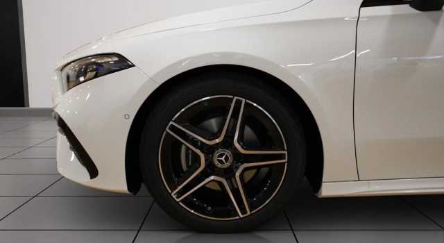 MERCEDES-BENZ A 180 Night Star 7G-DCT