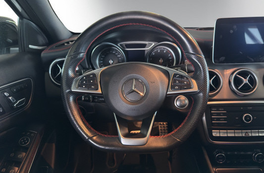 MERCEDES-BENZ GLA 250 AMG Line 4Matic