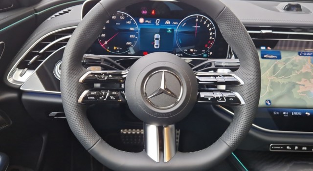 MERCEDES-BENZ E 400 e 4Matic 9G-Tronic