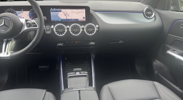 MERCEDES-BENZ GLA 200 Night Star 7G-DCT