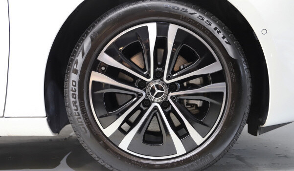 MERCEDES-BENZ A 180 7G-DCT