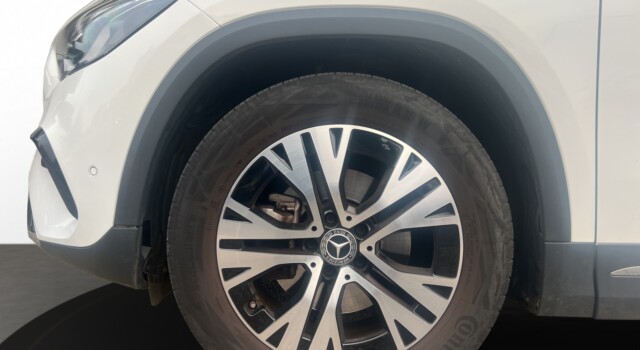 MERCEDES-BENZ GLA 200 7G-DCT