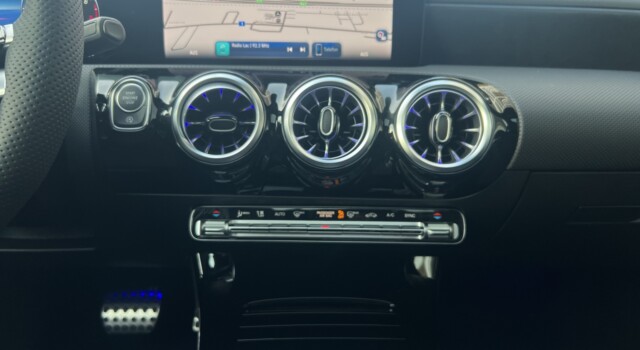 MERCEDES-BENZ A 220 4Matic 8G-DCT