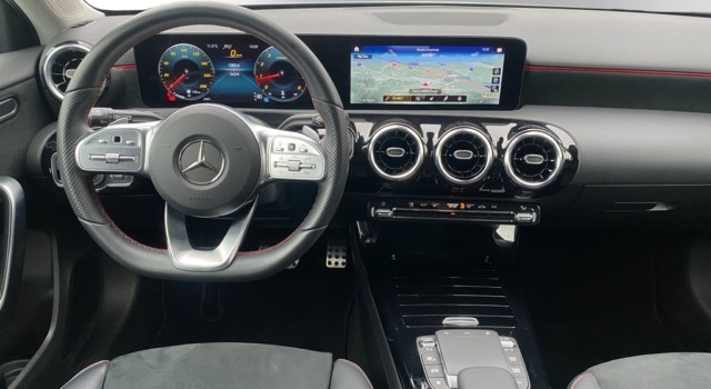 MERCEDES-BENZ A 200 AMG Line 4Matic
