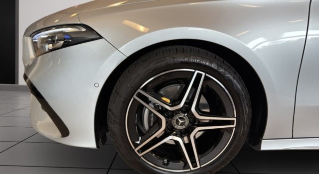 MERCEDES-BENZ A 200 Night Star 7G-DCT