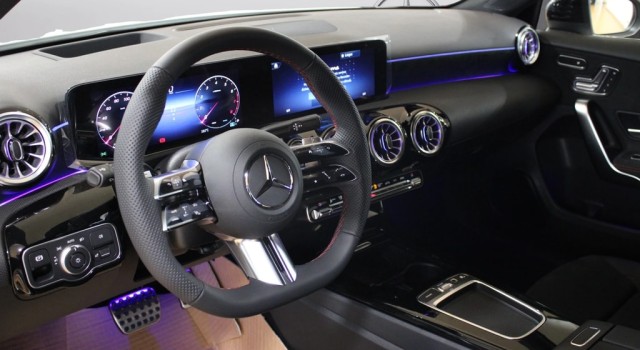 MERCEDES-BENZ A 180 Night Star 7G-DCT