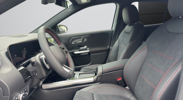 MERCEDES-BENZ GLA 200 Night Star 7G-DCT