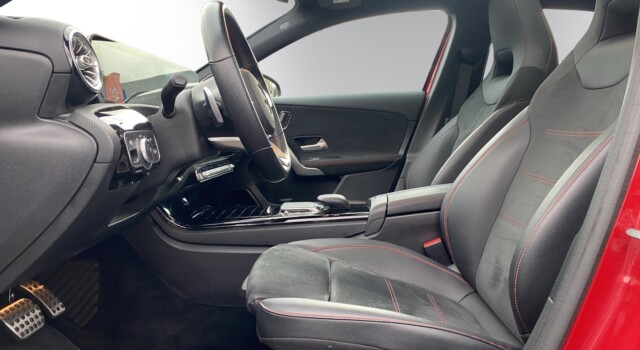 MERCEDES-BENZ A 250 AMG Line 4Matic