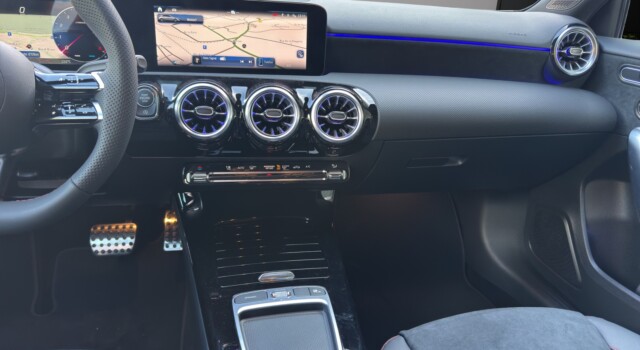 MERCEDES-BENZ A 200 Night Star 7G-DCT