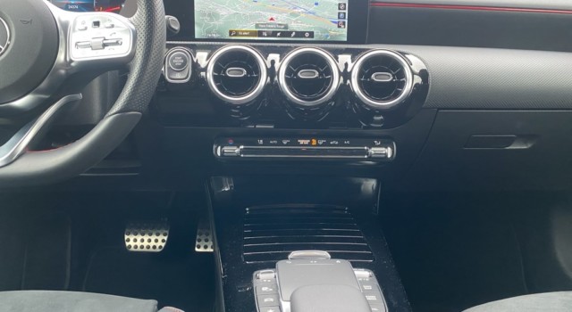 MERCEDES-BENZ A 200 AMG Line 4Matic