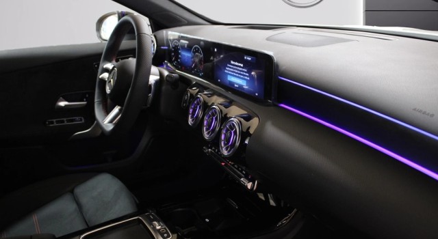 MERCEDES-BENZ A 180 Night Star 7G-DCT