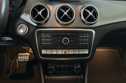 MERCEDES-BENZ GLA 250 AMG Line 4Matic