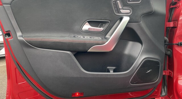 MERCEDES-BENZ A 250 AMG Line 4Matic