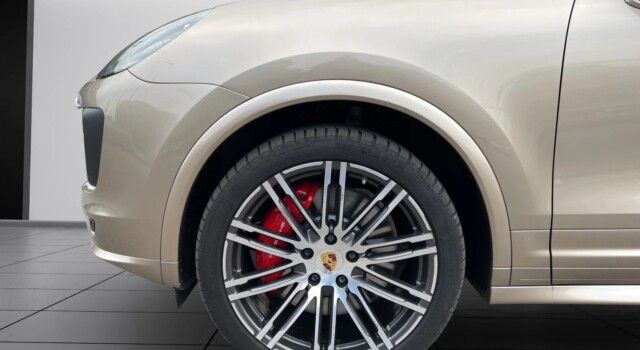 PORSCHE CAYENNE GTS