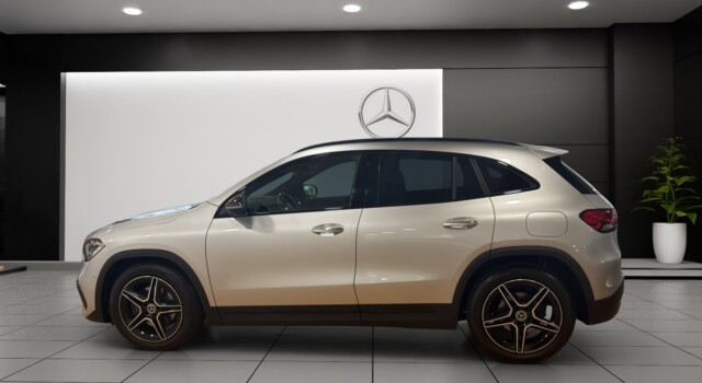 MERCEDES-BENZ GLA 200 AMG Line 7G-DCT