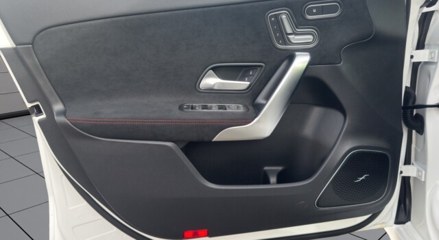 MERCEDES-BENZ A 200 Night Star 7G-DCT