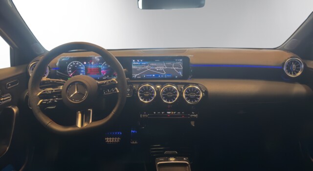 MERCEDES-BENZ A 200 Night Star 7G-DCT