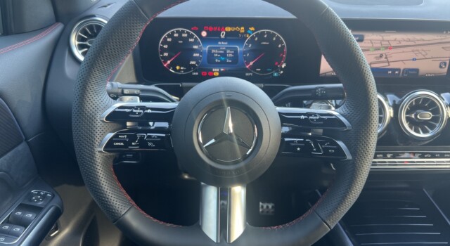 MERCEDES-BENZ GLA 200 Night Star 7G-DCT