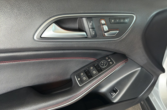 MERCEDES-BENZ GLA 250 AMG Line 4Matic
