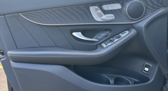 MERCEDES-BENZ GLC 200 AMG Line 4Matic 9G-Tronic