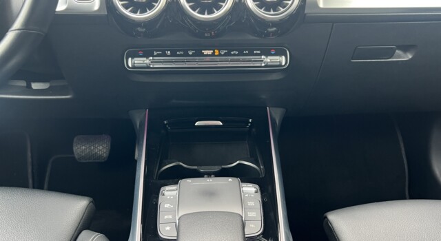 MERCEDES-BENZ GLB 200 4Matic Progressive 8G-Tronic