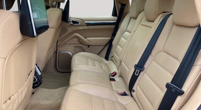 PORSCHE CAYENNE GTS