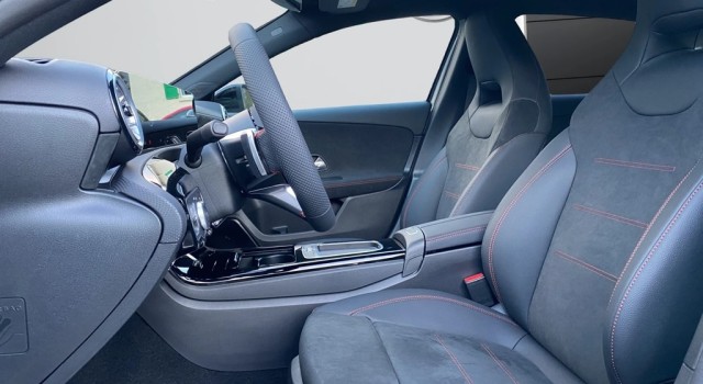 MERCEDES-BENZ A 200 Night Star 7G-DCT