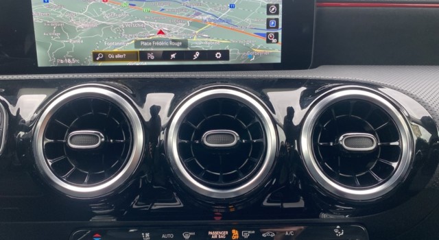 MERCEDES-BENZ A 200 AMG Line 4Matic