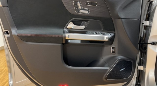 MERCEDES-BENZ EQB 350 AMG Line 4Matic