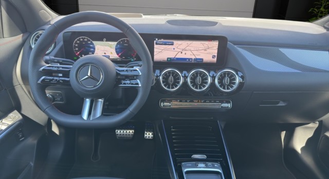 MERCEDES-BENZ GLA 250 4Matic 8G-DCT