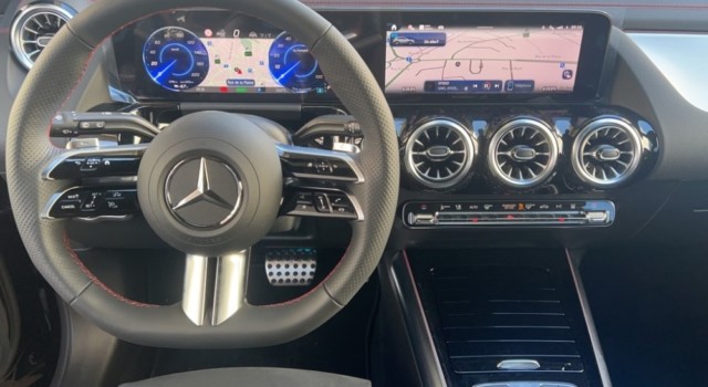 MERCEDES-BENZ EQA 300 4Matic Swiss Star AMG Line