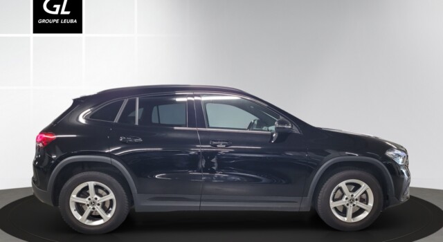 MERCEDES-BENZ GLA 200 Progressive 7G-DCT