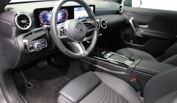 MERCEDES-BENZ A 180 7G-DCT